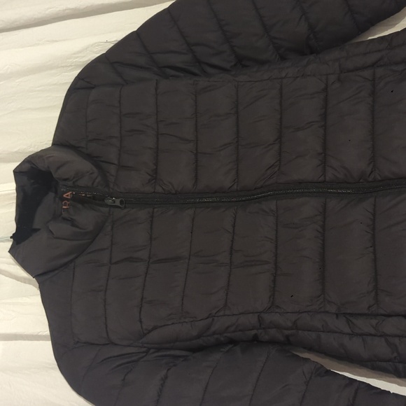 NWOT Light but warm puffer jacket. - Picture 2 of 3